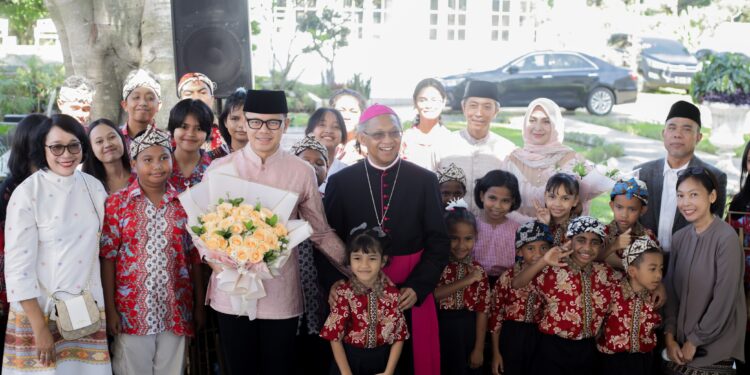 Wali Kota Bogor, Bima Arya menggelar Open House Lebaran dikediamannya, Rabu (10/4/2024).