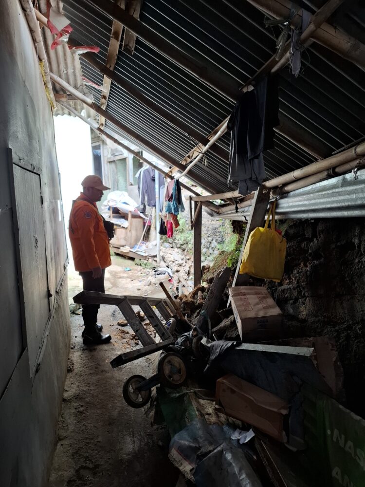 Tanah Longsor di Kampung Mongol Bogor, Rumah dan Kontrakan Rusak