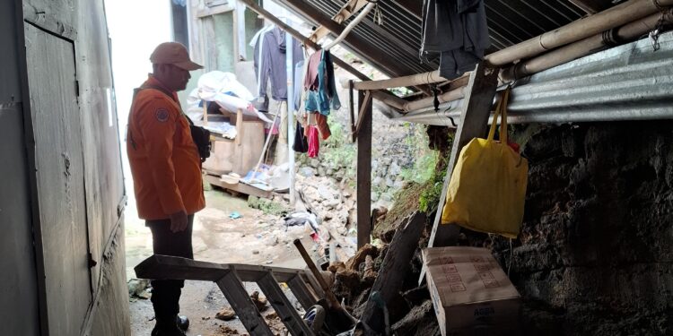 Tanah Longsor di Kampung Mongol Bogor, Rumah dan Kontrakan Rusak