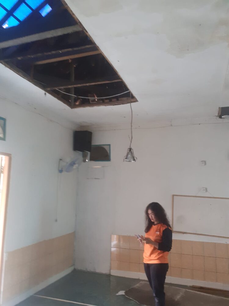 Atap Musala di Bogor Ambruk Imbas Diguyur Hujan Deras