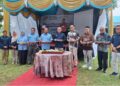 Direktur PT SPMN dr. Syahrizal Siregar, M.Kes didampingi Komisaris DR. Suhendri, SE, MM, Sekda Labura, Region Head Regional I dan II PTPN IV, SEVP Operation PT SPMN, Kadis Kesehatan, Kadis Lingkungan Hidup, Kadiv Sekper PT SPMN, dan Kepala RS Sri Pamela Membang Muda lakukan pemotongan tumpeng