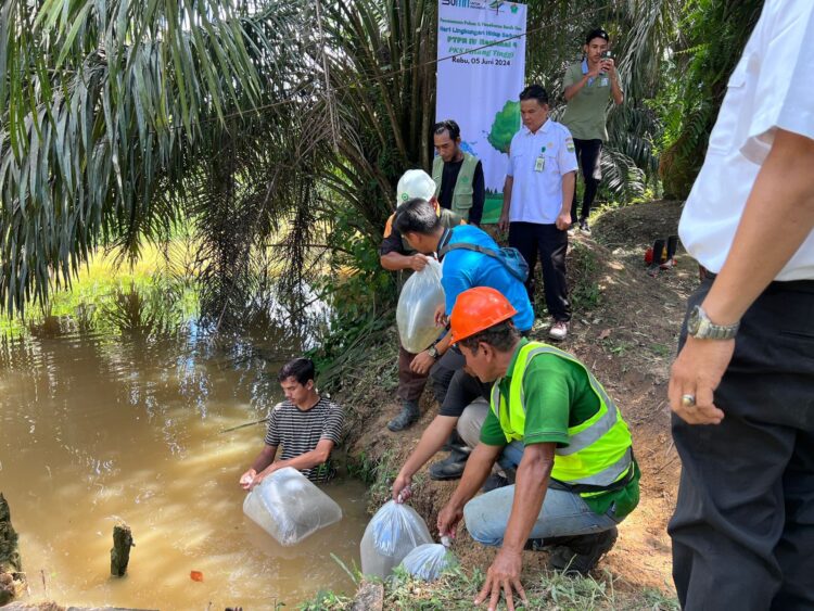 PTPN IV Regional 4, Berikan Bantuan Benih Ikan ke Masyarakat Sekitar Wilayah Kerja