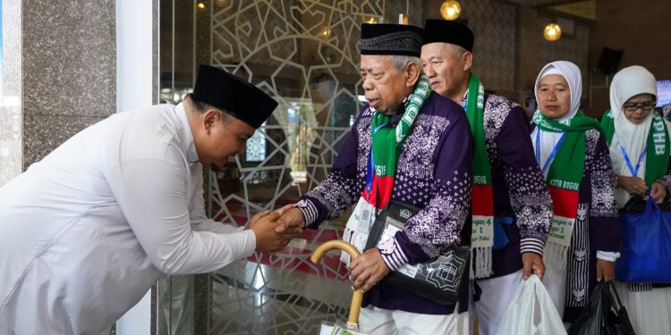 Jamaah Haji Asal Kota Bogor Mulai Diberangkatkan ke Tanah Suci, Atang Titipkan Doa Untuk Kesejahteraan Kota Bogor