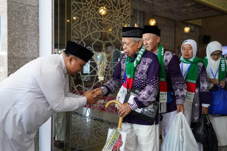 Jamaah Haji Asal Kota Bogor Mulai Diberangkatkan ke Tanah Suci, Atang Titipkan Doa Untuk Kesejahteraan Kota Bogor
