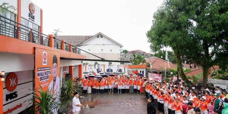 Kenalkan Calon Walikota, Ribuan Kader Sambangi 799 RW