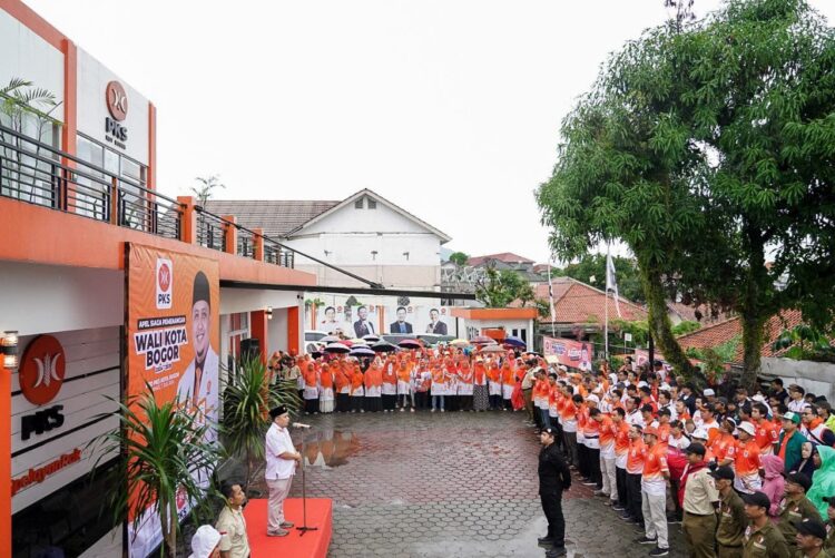 Kenalkan Calon Walikota, Ribuan Kader Sambangi 799 RW