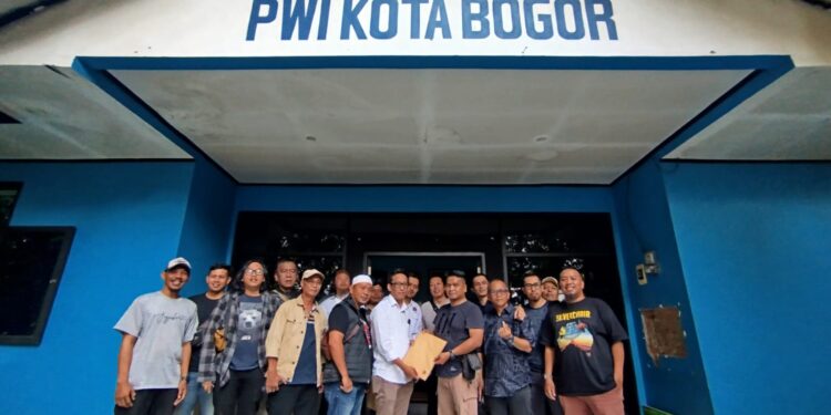 Di Hari Terakhir, Aldho Didampingi Pendukungnya Daftar Pencalonan Ketua PWI Kota Bogor Periode 2024-2027