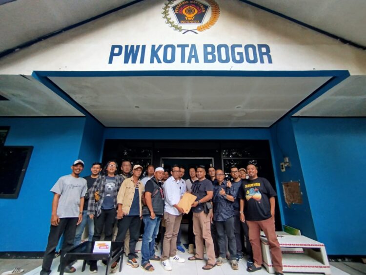 Di Hari Terakhir, Aldho Didampingi Pendukungnya Daftar Pencalonan Ketua PWI Kota Bogor Periode 2024-2027