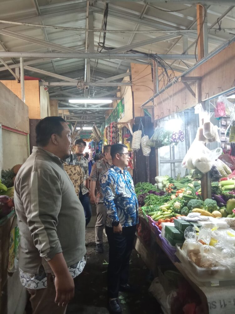 Dilanda Hujan Deras, Bos Perumda PPJ Keliling Cek Kondisi Pasar di Kota Bogor