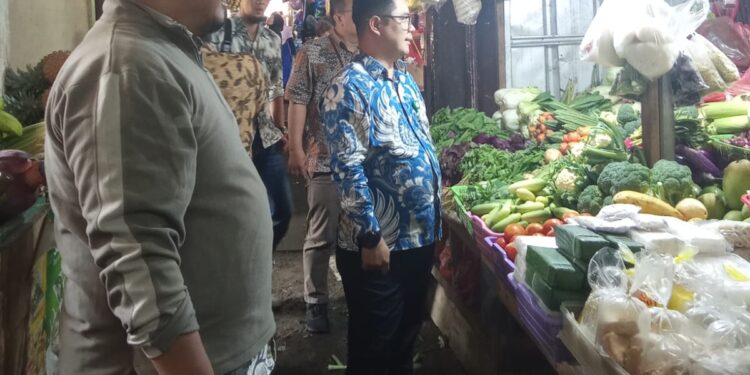 Dilanda Hujan Deras, Bos Perumda PPJ Keliling Cek Kondisi Pasar di Kota Bogor