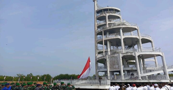 Region Head PTPN IV Regional 6 KSO Ikut Pengibaran Bendera Merah Putih Raksasa
