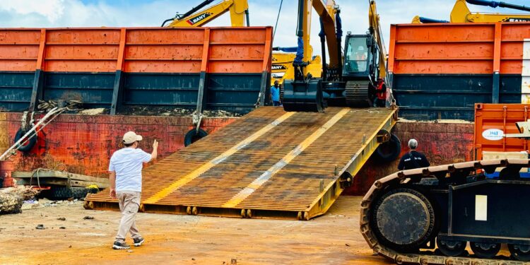 Project Cetak Sawah 1 Juta Hektar, Haji Isam Kembali Mendaratkan 264 Unit Alat Berat ke Merauke