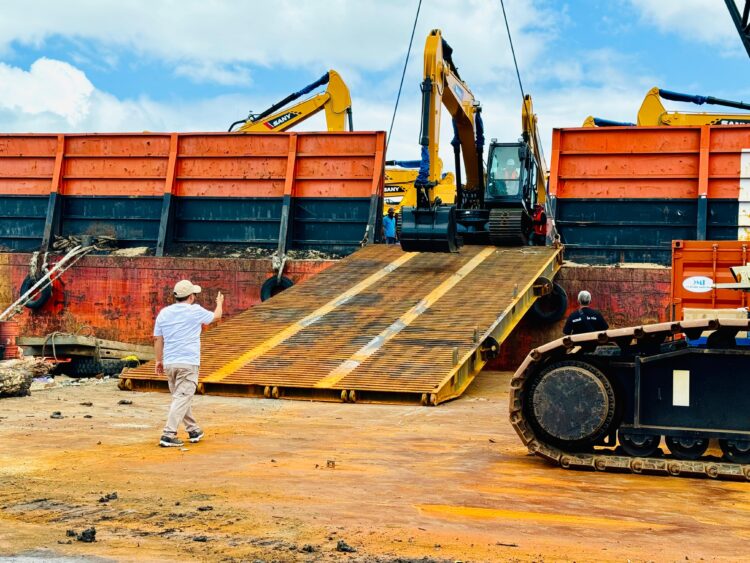 Project Cetak Sawah 1 Juta Hektar, Haji Isam Kembali Mendaratkan 264 Unit Alat Berat ke Merauke
