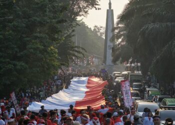 Peringati HUT ke79 RI, Bendera Sepanjang 200 Meter Diarak di Kota Bogor 