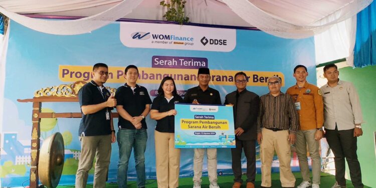 WOM Finance Bangun Sumur Wakaf untuk Masyarakat Desa Cibitung Wetan