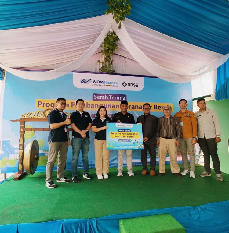 WOM Finance Bangun Sumur Wakaf untuk Masyarakat Desa Cibitung Wetan