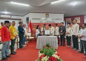 Didampangi 3 Partai Pengusung Pasangan Calon Walikota dan Wakil Walikota Sendi Fardiansyah dan Melli Darsa Resmi Daftar Ke KPU