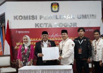 Usai Gelar Mini Launching, Pasangan Atang Trisnanto-Annida Allivia Daftar ke KPU