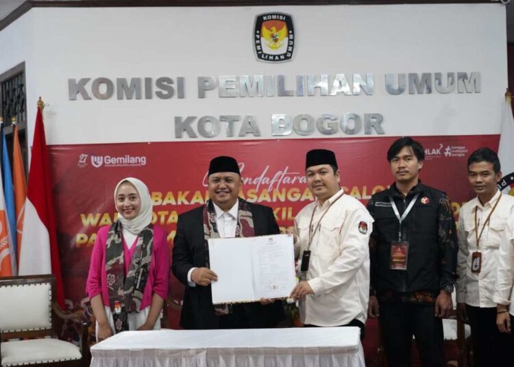 Usai Gelar Mini Launching, Pasangan Atang Trisnanto-Annida Allivia Daftar ke KPU