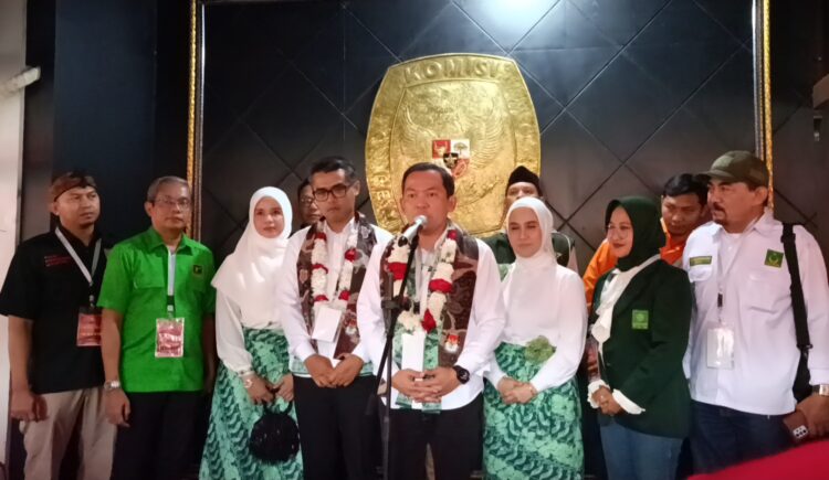 Usung Tagline “Sudah Waktunya Bogor Glowing” dr Rayendra dan Eka Maulana Resmi Daftar Ke KPU Kota Bogor