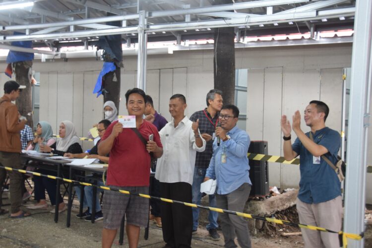 Pedagang Basah Pasar Merdeka Mulai Direlokasi ke TPS