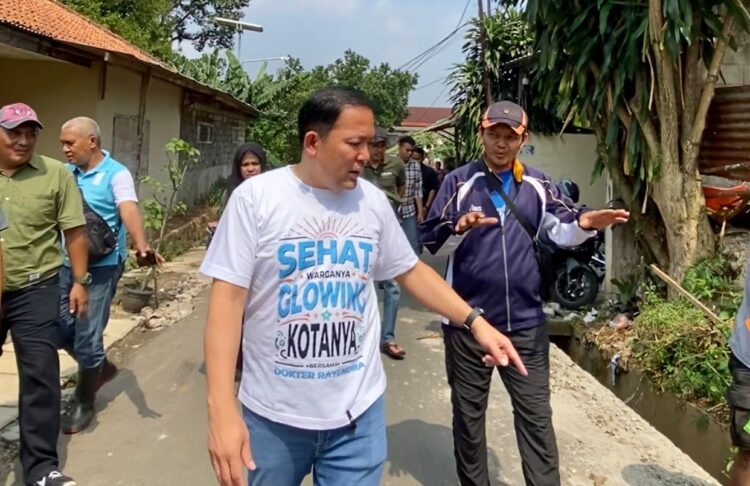 Blusukan ke Kampung Rau, Dokter Rayendra-Eka Maulana Soroti Kondisi Infrastruktur Memprihatinkan