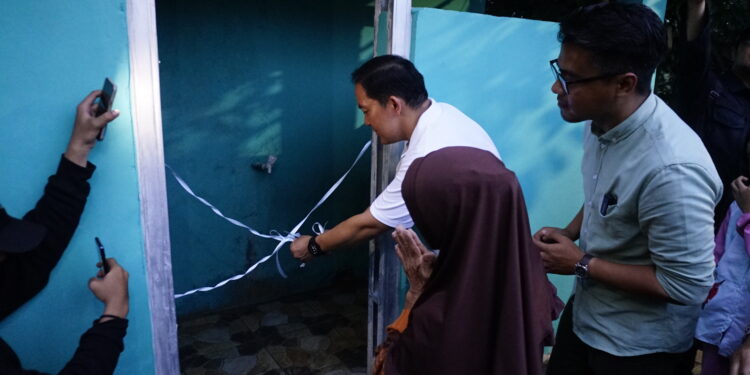 Dokter Rayendra-Eka Maulana Resmikan MCK ‘Terbengkalai’ 5 Tahun di Cipaku Bogor