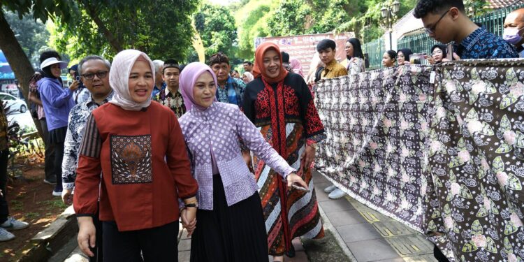 Bentangkan 4,1 KM Kain Batik, Kota Bogor Pecahkan Rekor ORI