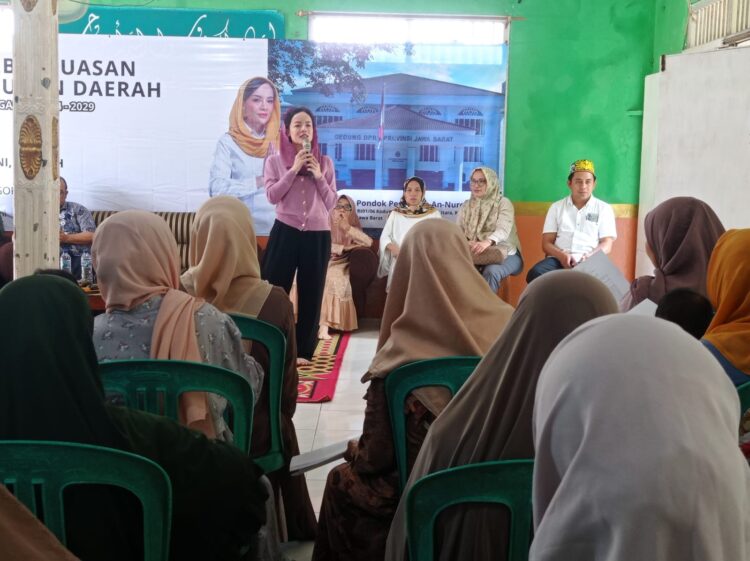 Temui Warga Kota Bogor, Fetty Anggraenidini Anggota Komisi V DPRD Provinsi Jabar Sosialisasikan Perda Tentang Pesantren