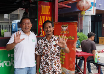 Blusukan ke Surken, Dokter Rayendra Borong Stan UMKM di Gang Aut