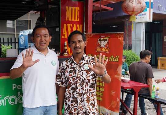 Blusukan ke Surken, Dokter Rayendra Borong Stan UMKM di Gang Aut