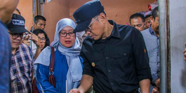 Dirut Perumda PPJ Dampingi Pj Wali Kota Cek Stok dan Harga Pangan di Pasar Jelang Pilkada 2024