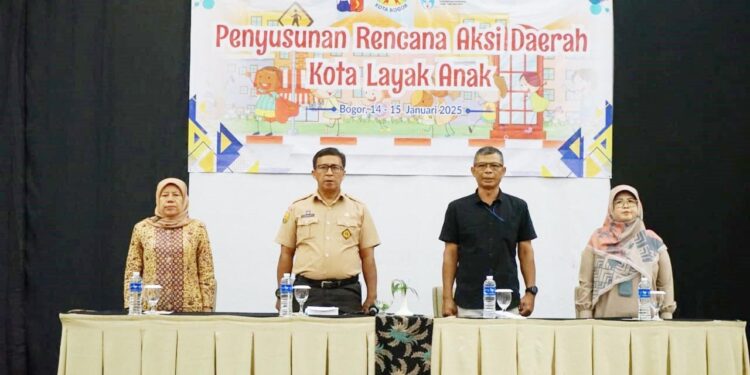 MENUJU KOTA LAYAK ANAK: Pj Sekda Kota Bogor, Hanafi membuka acara Penyusunan Rencana Aksi Daerah Kota Layak Anak Tahun 2025 di Padjadjaran Suite Resort & Convention Hotel, Selasa (14/1)