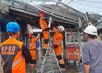 Pria di Margajaya Kota Bogor Terluka Akibat Tertimpa Atap Toko, Alami Pendarahan Dibagian Kepala