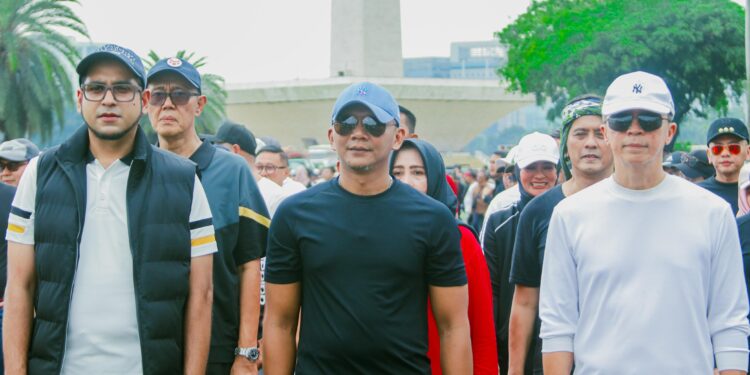 Dedie-Jenal Ikuti Latihan Baris Berbaris Jelang Pelantikan Kepala Daerah di Monas Jakarta