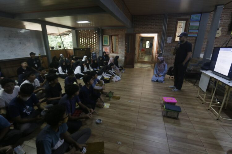 PFI Bogor Gelar Goes to School ke Sekolah Alam Bogor, jadi Ajang Belajar Fotografi