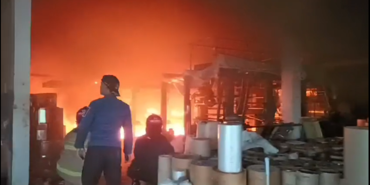 Pabrik Plastik di Pamoyanan Bogor Kebakaran, Pemilik Rugi hingga Rp700 Juta