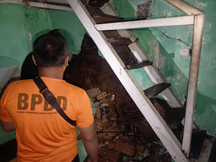 Satu Keluarga di Tajur Bogor Terpaksa Mengungsi Imbas Tembok Rumahnya Jebol