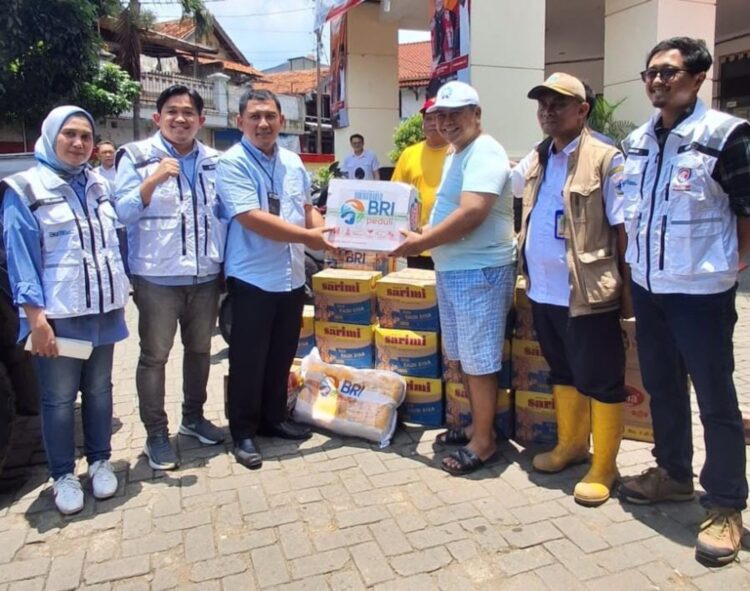 Peduli Sesama, BRI Otista Bagikan Sembako ke Korban Banjir di Tiga Kelurahan