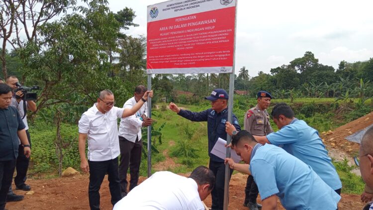 Menteri LH Bersama Menteri Pangan Turun Langsung Segel Gunung Geulis Country Club