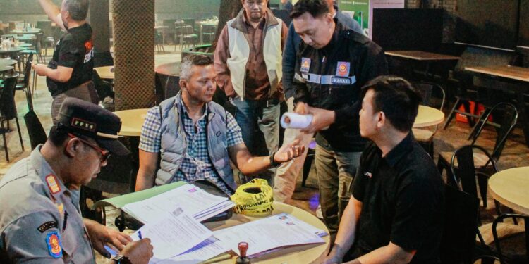 5 THM di Kota Bogor Disegel, Nekat Beroperasi saat Bulan Puasa Ramadan, Ratusan Botol Miras Ikut Disita