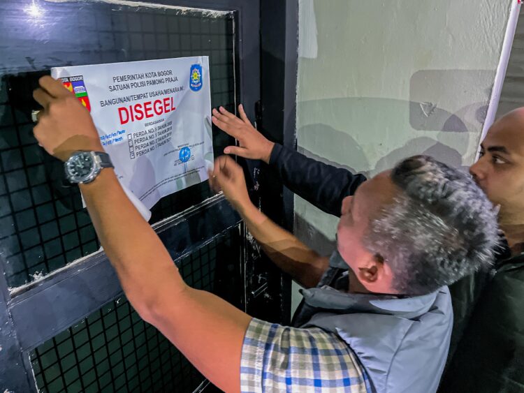 5 THM di Kota Bogor Disegel, Nekat Beroperasi saat Bulan Puasa Ramadan, Ratusan Botol Miras Ikut Disita