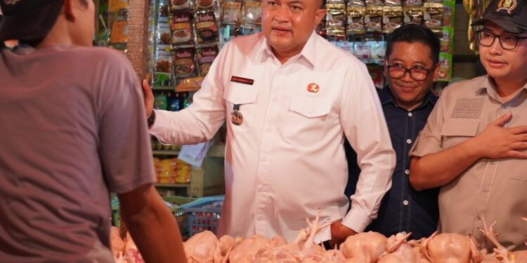 Sidak ke Pasar Cibinong, Bupati Rudy Susmanto Pastikan Stok hingga Harga Kebutuhan Pokok di Kabupaten Bogor Masih Aman Jelang Idul Fitri 2025