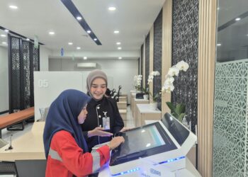 Nasabah BRI saat memanfaatkan layanan Digital customer service (CS).