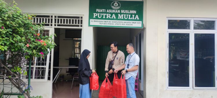 BRI Rawamangun Bagikan 200 Takjil Ramadan untuk Panti Asuhan Muslimin Putra Mulia