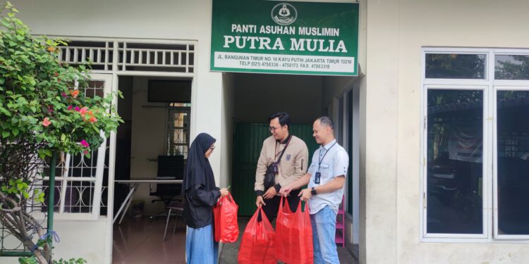 BRI Rawamangun Bagikan 200 Takjil Ramadan untuk Panti Asuhan Muslimin Putra Mulia