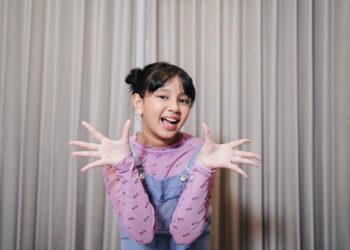 Malika Abiya, Penyanyi Cilik Rilis Single Terbaru Berjudul ‘Senyum Ibu’