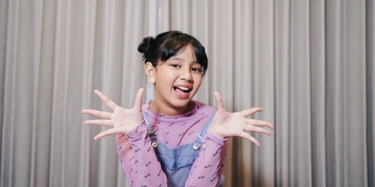 Malika Abiya, Penyanyi Cilik Rilis Single Terbaru Berjudul ‘Senyum Ibu’