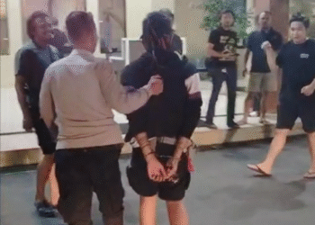 Nantang Duel tapi Keroyokan! Pengamen Tusuk Pria Gegara Ditegur Buang Sampah Sembarangan