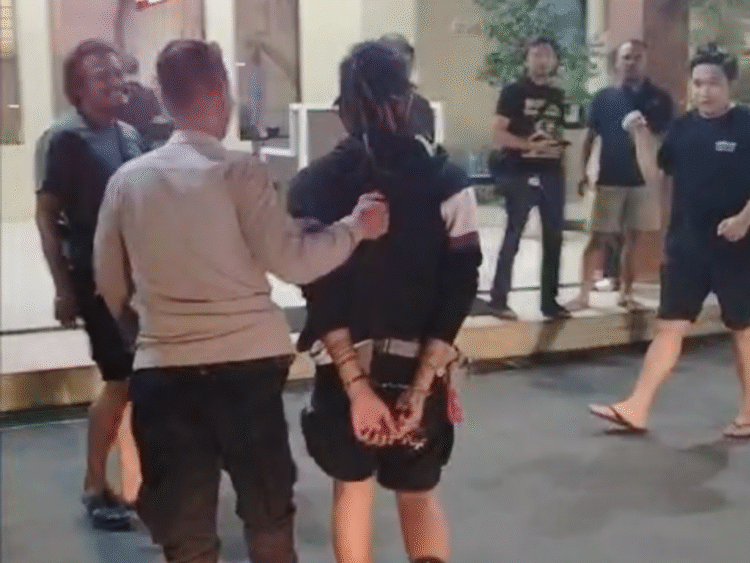 Nantang Duel tapi Keroyokan! Pengamen Tusuk Pria Gegara Ditegur Buang Sampah Sembarangan
